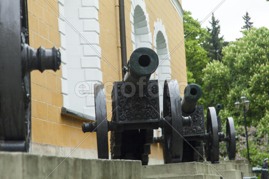 Ancient guns stand on pedestals and don't shoot any more