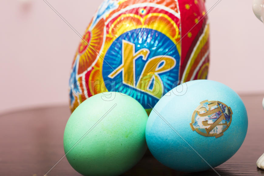 Several Easter eggs lie and wait when they are eaten