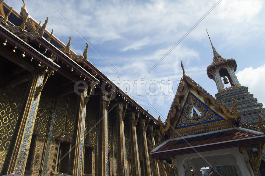 The beautiful Buddhist temple is pleasing to the eye of visitors and parishioners