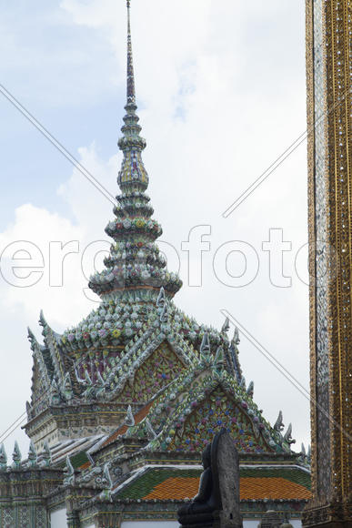 The beautiful Buddhist temple is pleasing to the eye of visitors and parishioners
