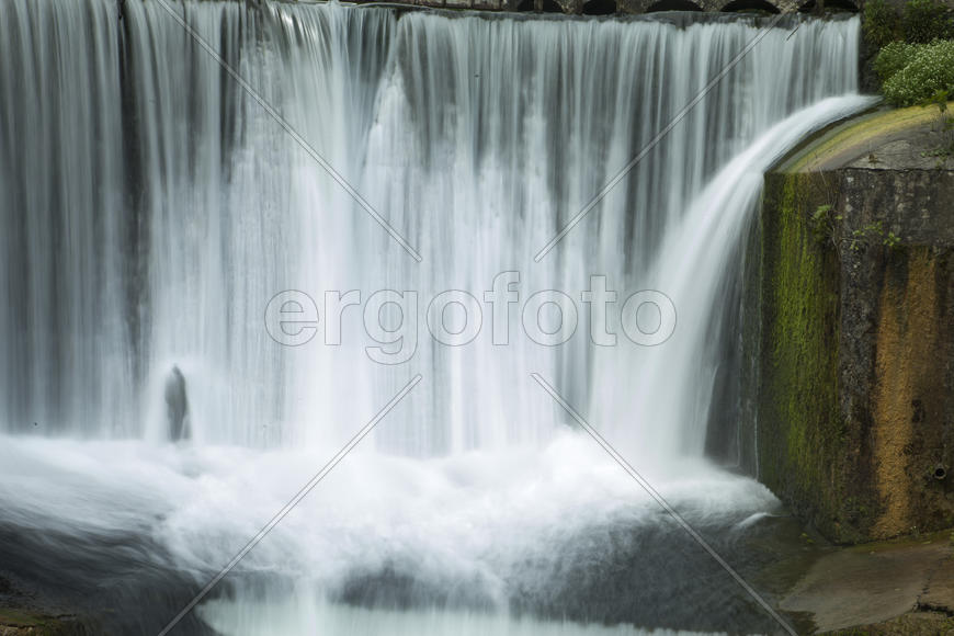 The falls in mountains rustle for all who will wish to hear