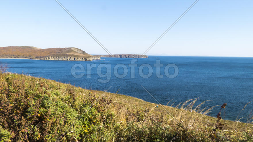 The sea under the bright autumn sun prepares for winter