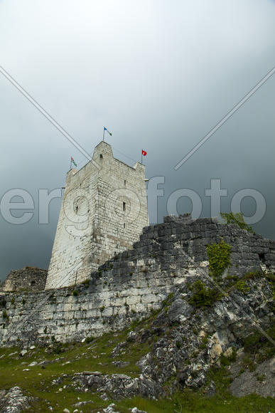 Ruins of ancient fortress remind people of last eras