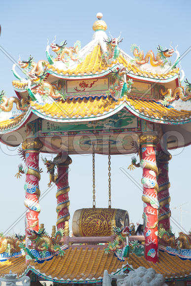 The old Buddhist temple costs waiting for Buddhist parishioners