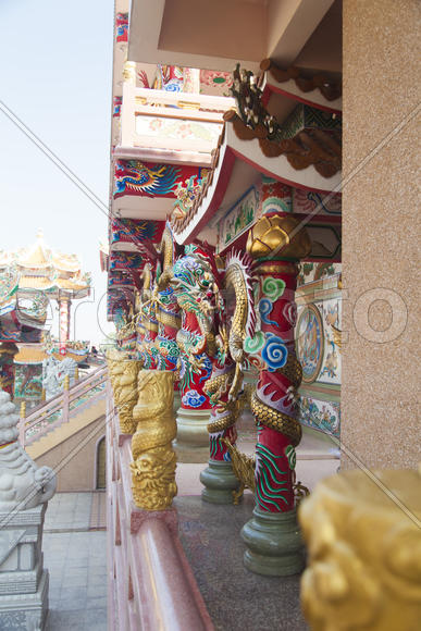 The old Buddhist temple costs waiting for Buddhist parishioners
