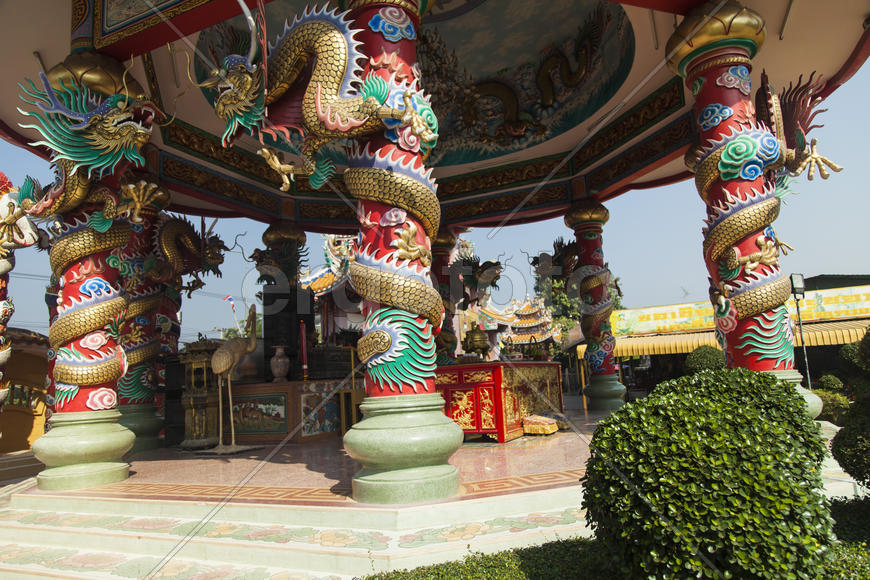 The old Buddhist temple costs waiting for Buddhist parishioners