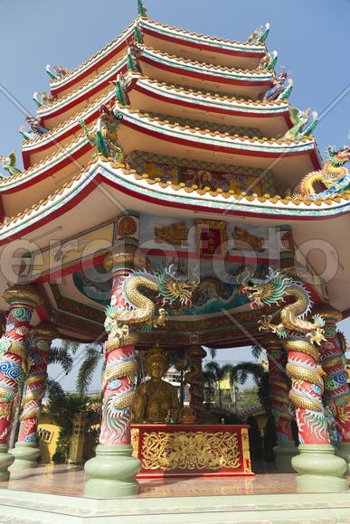 The old Buddhist temple costs waiting for Buddhist parishioners