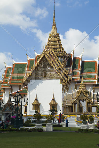 The beautiful Buddhist temple is pleasing to the eye of visitors and parishioners