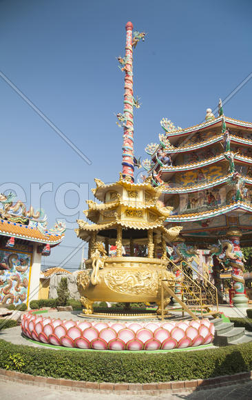 The old Buddhist temple costs waiting for Buddhist parishioners