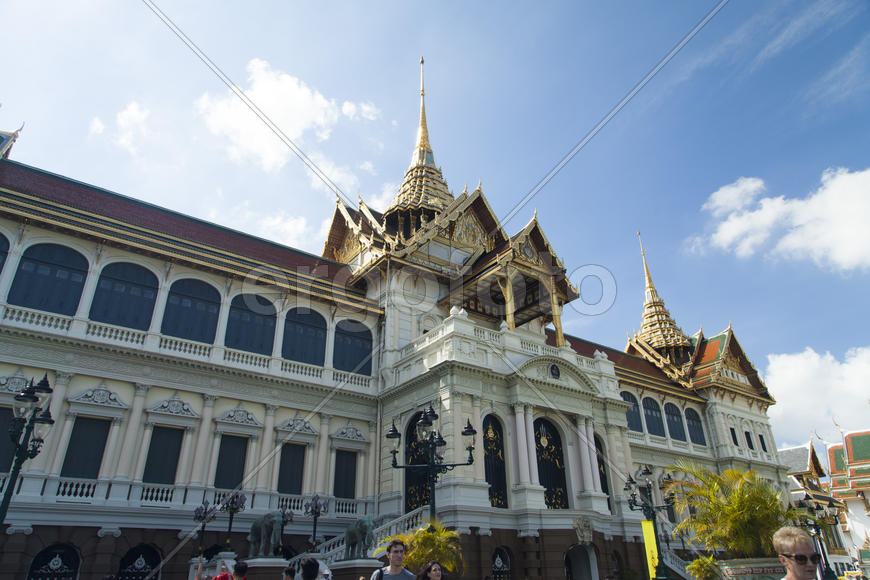 The beautiful Buddhist temple is pleasing to the eye of visitors and parishioners