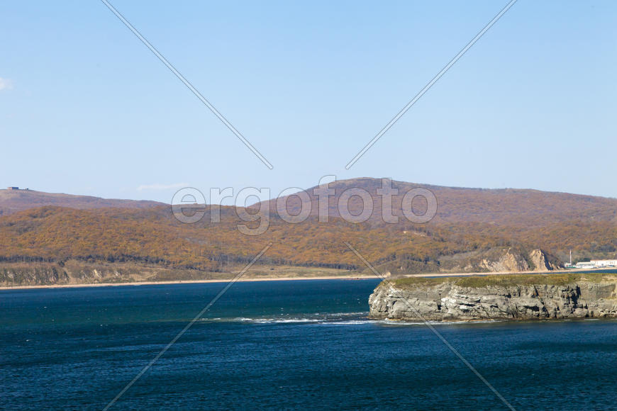 The sea under the bright autumn sun prepares for winter
