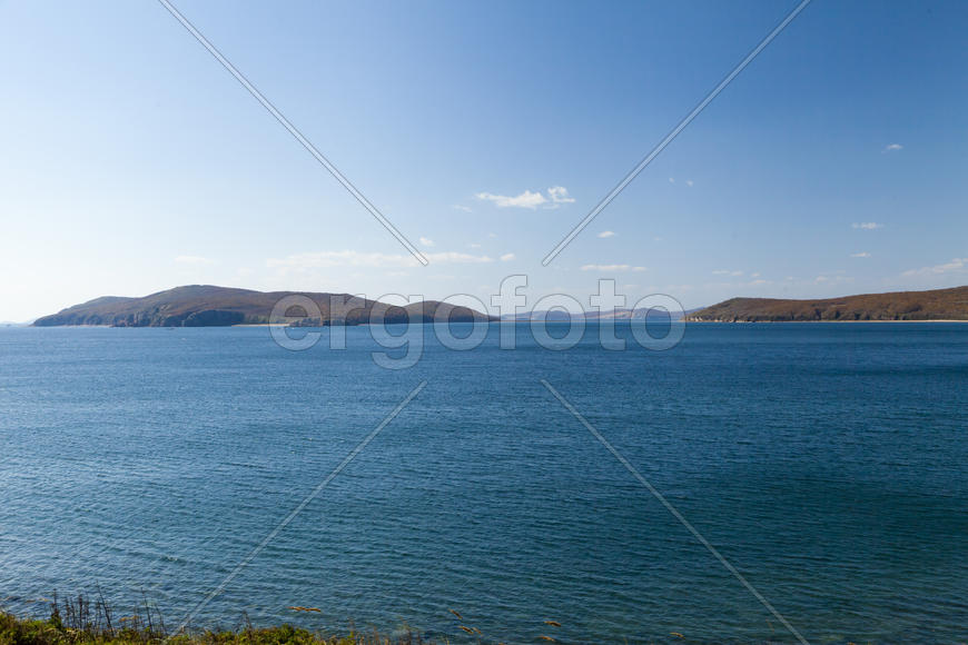 The sea under the bright autumn sun prepares for winter