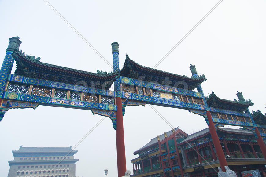 The old Buddhist temple costs waiting for Buddhist parishioners