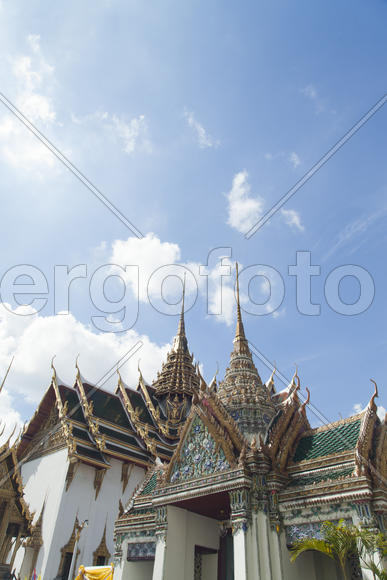 The beautiful Buddhist temple is pleasing to the eye of visitors and parishioners