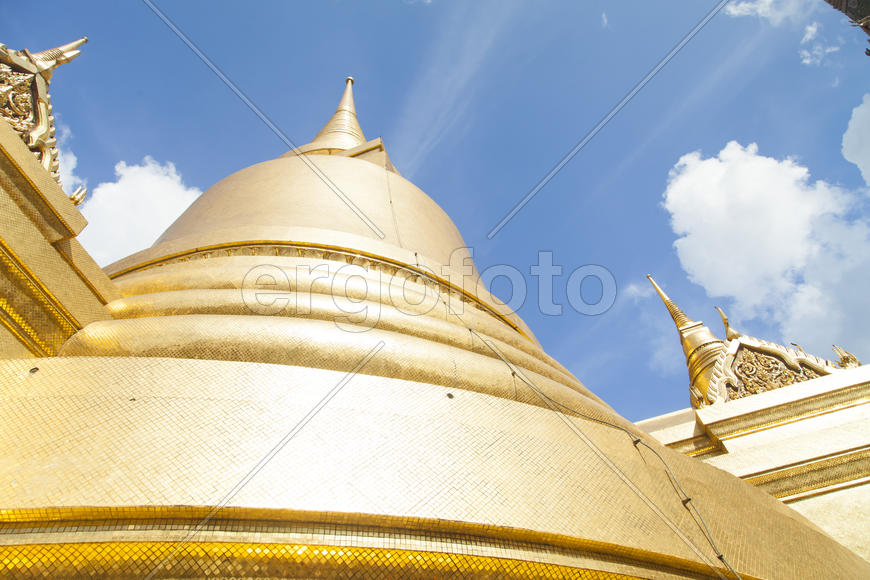 The beautiful Buddhist temple is pleasing to the eye of visitors and parishioners