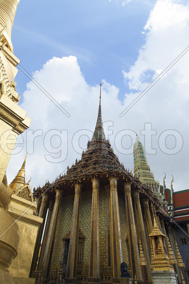 The beautiful Buddhist temple is pleasing to the eye of visitors and parishioners