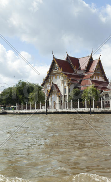 The beautiful Buddhist temple is pleasing to the eye of visitors and parishioners