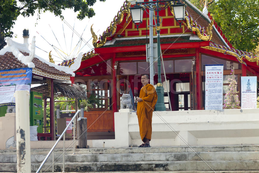 The beautiful Buddhist temple is pleasing to the eye of visitors and parishioners