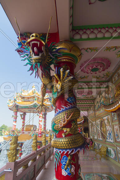 The old Buddhist temple costs waiting for Buddhist parishioners