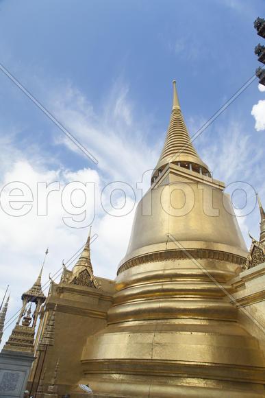 The beautiful Buddhist temple is pleasing to the eye of visitors and parishioners