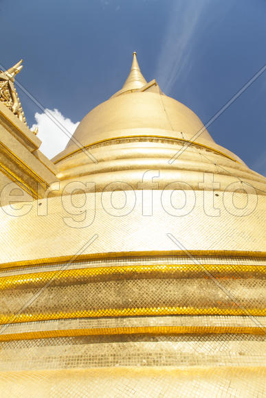 The beautiful Buddhist temple is pleasing to the eye of visitors and parishioners