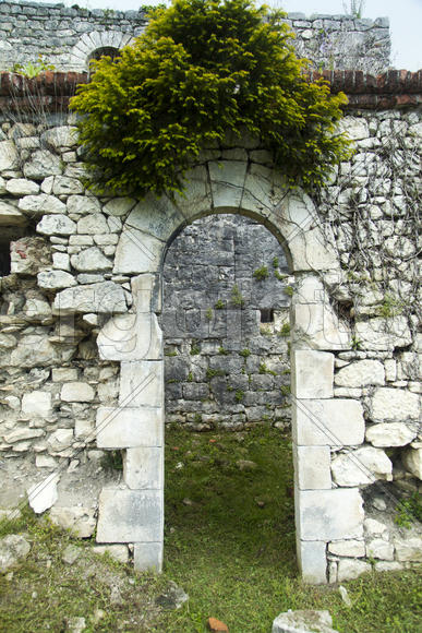 Ruins of ancient fortress remind people of last eras