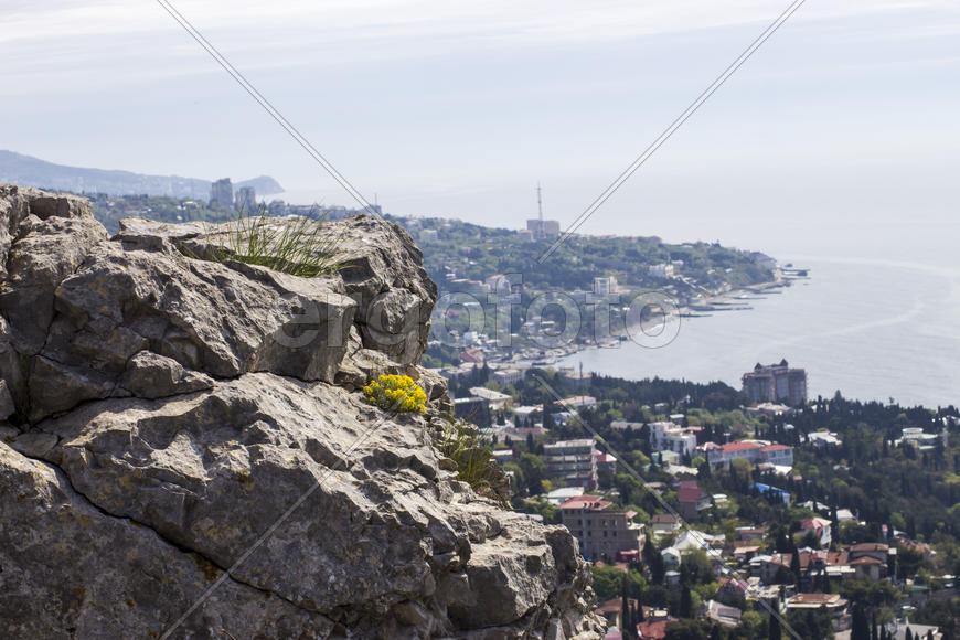 Mountains majestically tower it is necessary to all in the afternoon