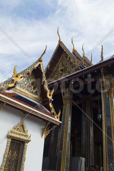 The beautiful Buddhist temple is pleasing to the eye of visitors and parishioners