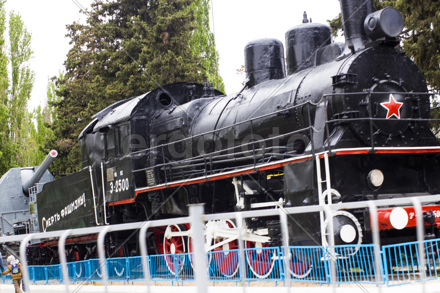 The engine as a monument costs in the middle of the city and reminds passersby of the past