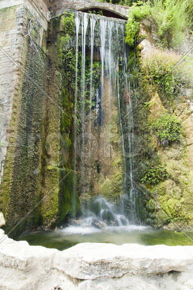 The falls in mountains rustle for all who will wish to hear