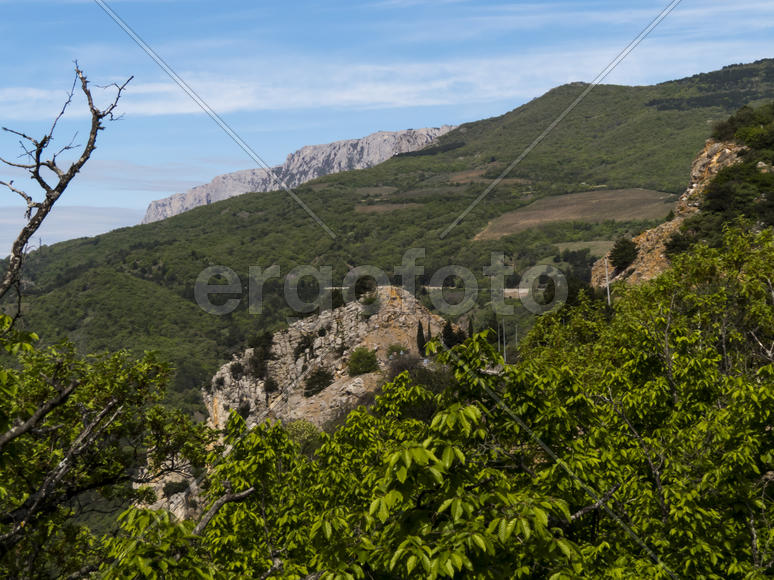 Mountains majestically tower it is necessary to all in the afternoon