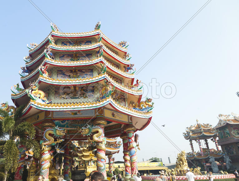 The old Buddhist temple costs waiting for Buddhist parishioners
