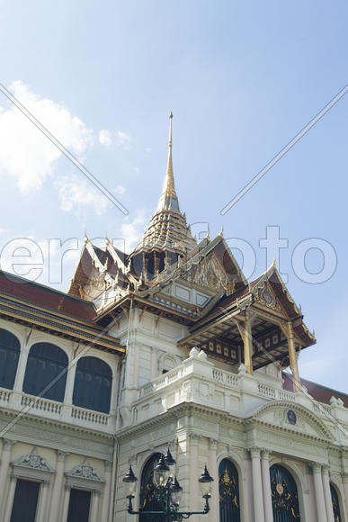The beautiful Buddhist temple is pleasing to the eye of visitors and parishioners