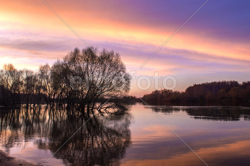 Закат солнца на реке Оке 