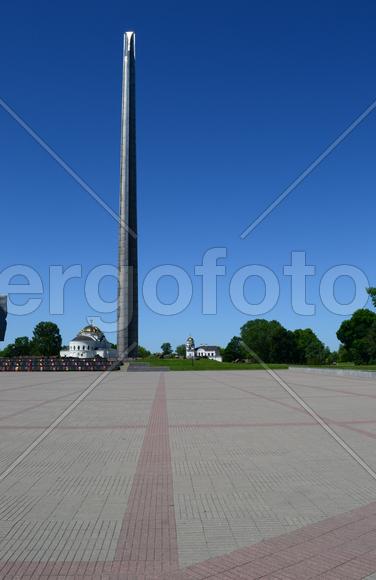Обелиск на площади 