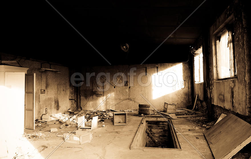 Заброшенный гараж