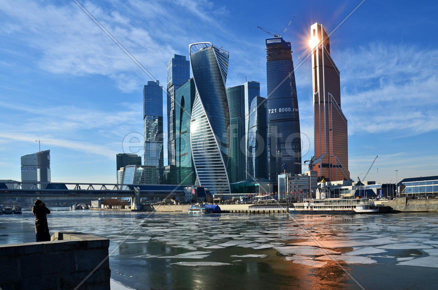 Бронзовое солнце сити..