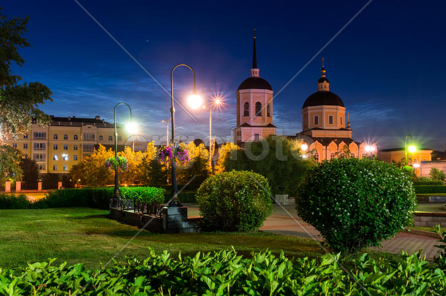 Богоявленский собор ночью 