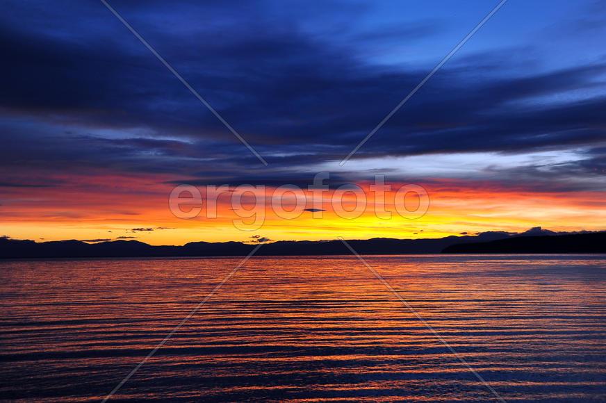 Солнце скрылось за горизонт