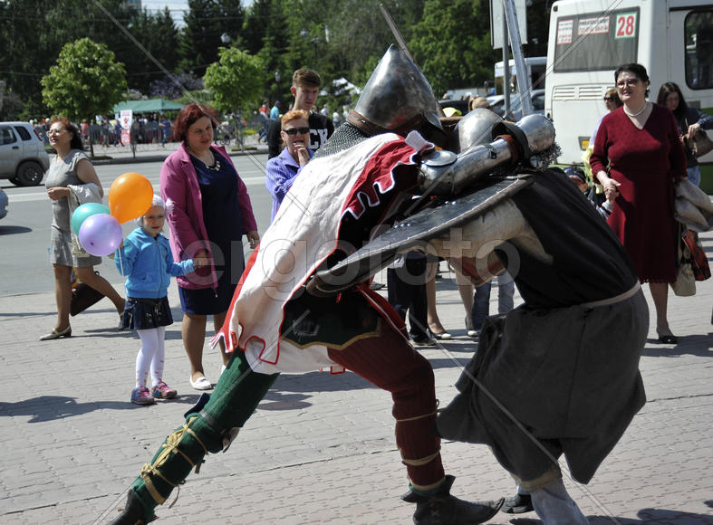 Рыцарские бои на улицах города