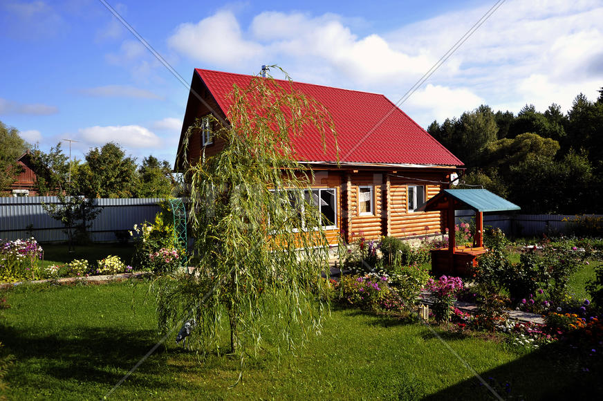 Загородный дом у леса