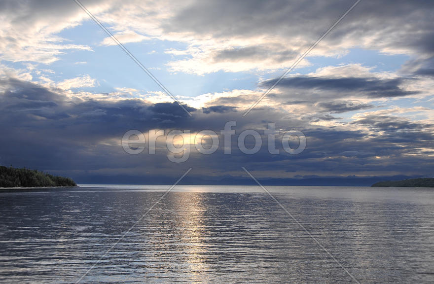 Солнце прячется за тучи