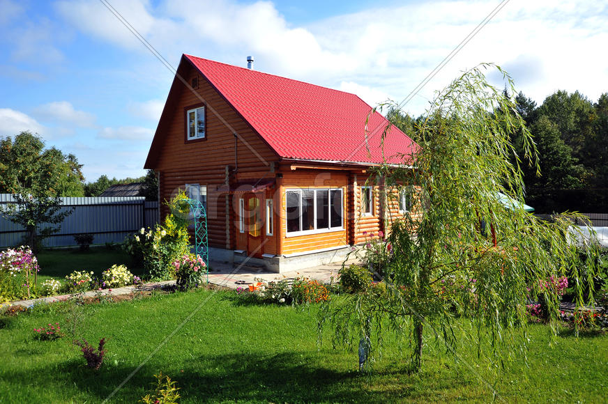 Загородный дом у леса 