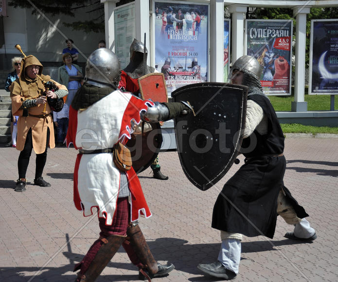 Рыцарские бои на улицах города