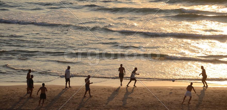 Пляж Бат-Яма: ну чем не Питер Брейгель-младший?