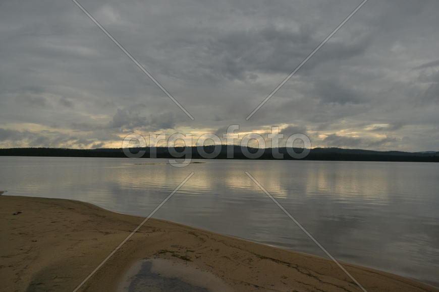 Водяная гладь озера 