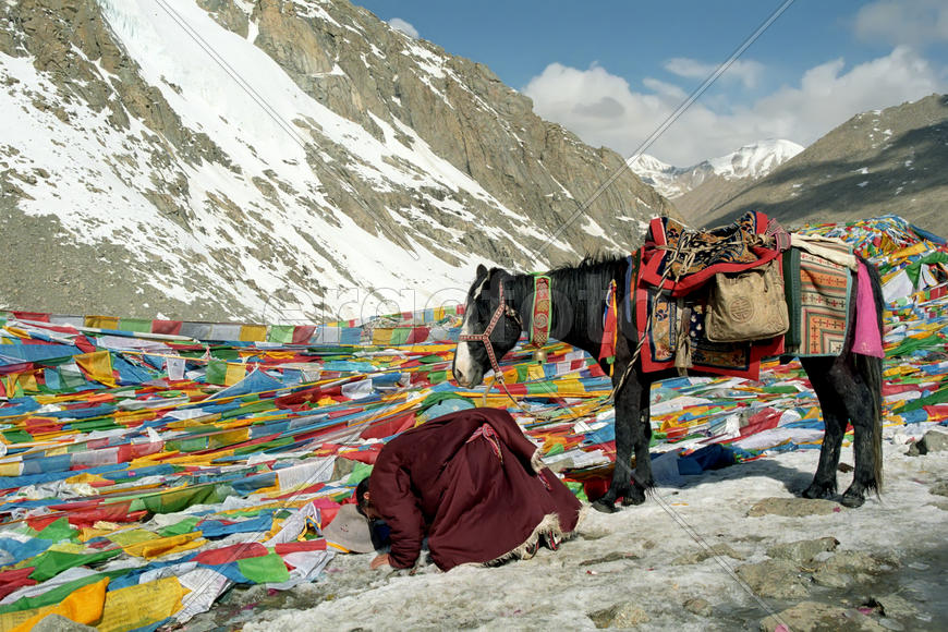 Паломник на перевале Дролма Ла.