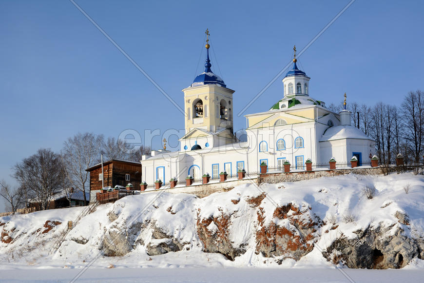 Зимний вид на церковь Георгия Победоносца в Слободе.