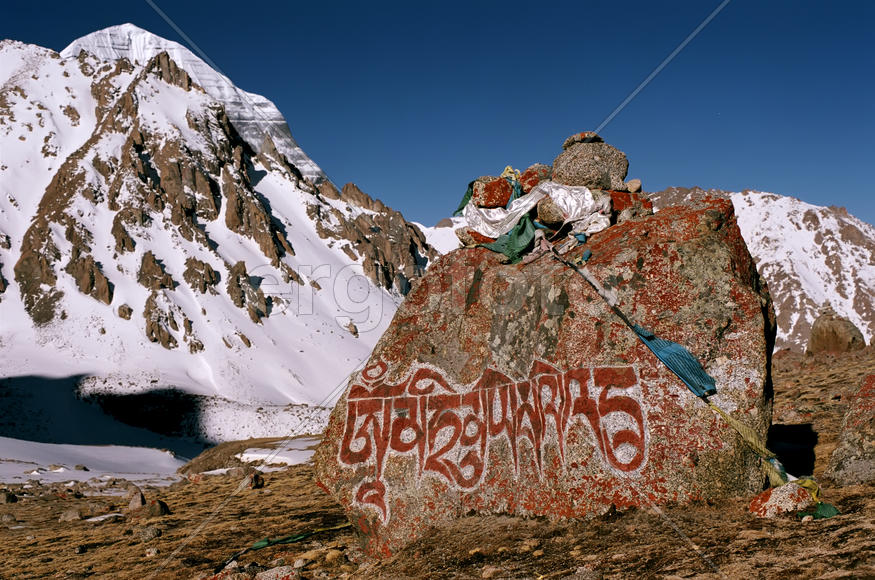 Камень с мантрой.