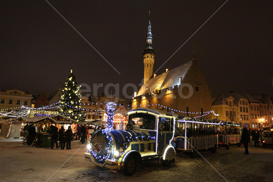 Паровозик, рождественская ярмарка и ёлка